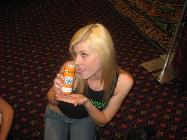 C-Swiss Hemp Ice Tea: Even the can of C Swiss taste great